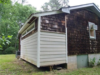 Closet addition to rear wing of dwelling.
