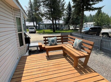 Beautiful Deck Area With Built In Benches