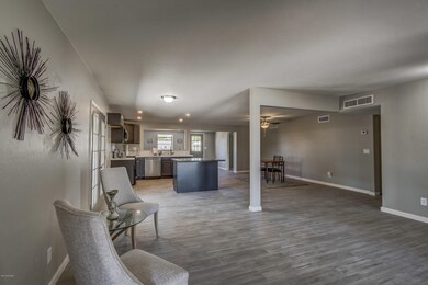 9421 E Deer Trail Pl__030