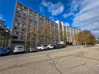 1160 Bower Hill Rd unit 700, Pittsburgh, PA 15243 - photo 2