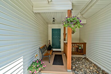 03_ChecotahPlace_205_FrontPorch
