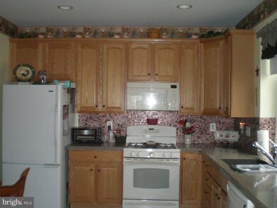 318 Butterfly Dr, Taneytown, MD 21787 - photo 5