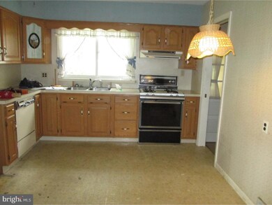 7 Suffolk Ct, Cherry Hill, NJ 08034 - photo 2