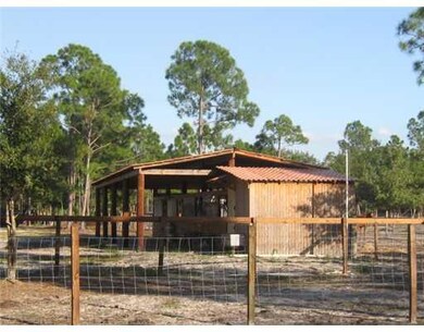 Stable/Barn. Pole Barn/Stable with 4 run in stalls