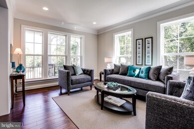 7613 Woodridge Cir, Alexandria, VA 22308 - photo 2