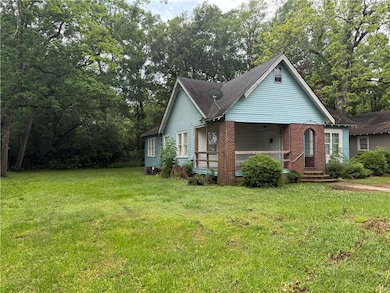 View of front of house featuring a front lawn and 