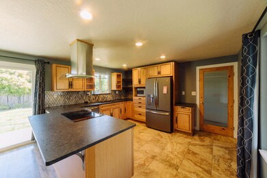 629 Kings Ct, Central Point, OR 97502 - photo 5