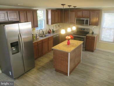 6313 Seat Pleasant Dr, Capitol Heights, MD 20743 - photo 4