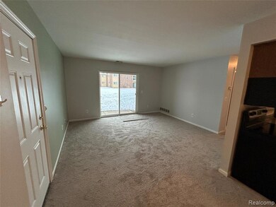 34650 Clarkson Dr W unit 43, Fraser, MI 48026 - photo 2