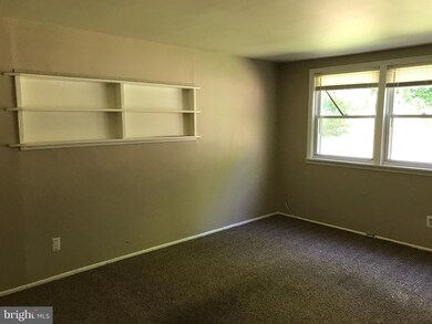 3326 Kessler Ct, Halethorpe, MD 21227 - photo 3