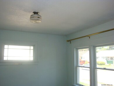 26 Pershing Dr, Schenectady, NY 12302 - photo 5