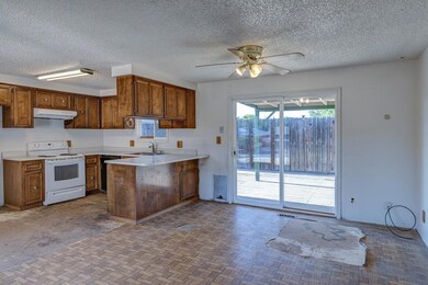 609 Kings Ct, Central Point, OR 97502 - photo 6