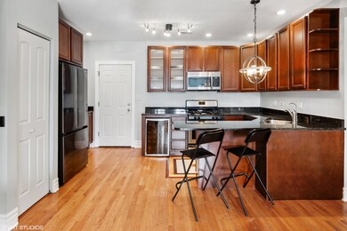 6301 N Richmond St unit 2, Chicago, IL 60659 - photo 4