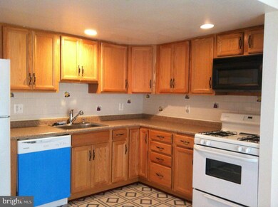 6420 Lamplighter Ridge, Glen Burnie, MD 21061 - photo 2