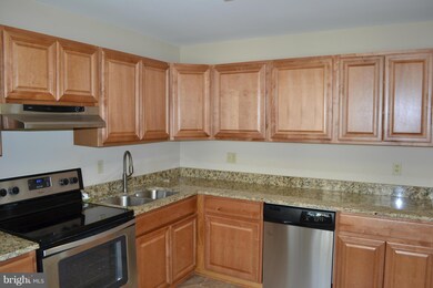 2339 Hunters Square Ct, Reston, VA 20191 - photo 2