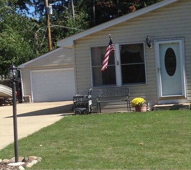 1305 Sacramento Dr, Carpentersville, IL 60110 - photo 2