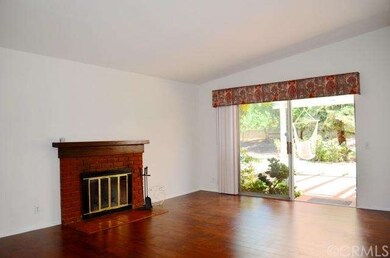 Spacious Living Room with Cozy fireplace, new Perg