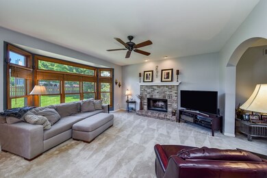 431 Camden Cir, Oswego, IL 60543 - photo 6