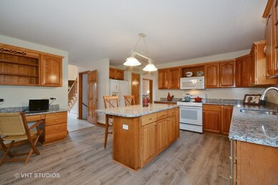415 Grove Ct, Batavia, IL 60510 - photo 2