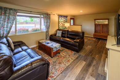 9990 NE Smith Rock Loop, Terrebonne, OR 97760 - photo 6