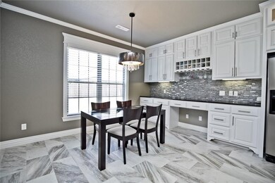 Spaious EIK with lots of countertop space for ente