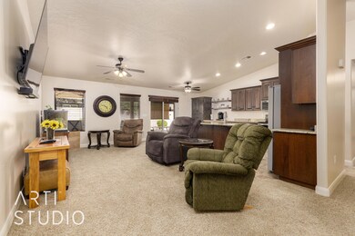 998 N Camel Springs Dr, Washington-Jessi