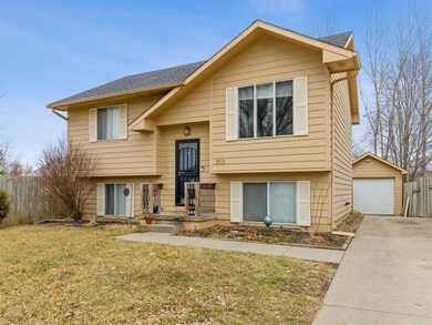 2513 SE 18th St, Des Moines, IA 50320 - photo 2