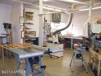 Dreamland Villa Woodshop