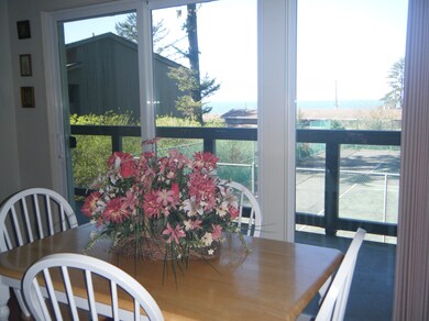 Otter_Rock_real_estate_dining_table_view