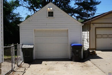929 SW Randolph Ave, Topeka, KS 66606 - photo 3