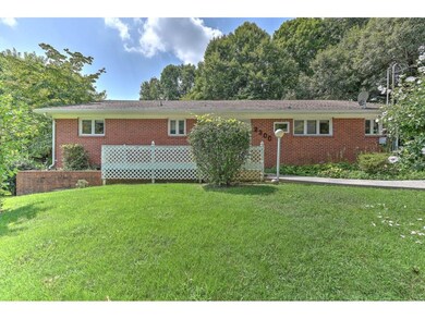 2300 Abbott Dr, Johnson City, TN 37601 - photo 3