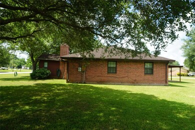 8611 Charity St, Needville, TX 77461 - photo 2