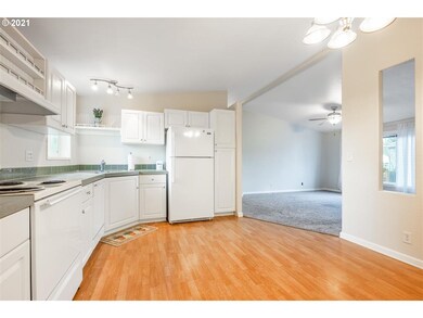 300 S Everest Rd unit 30, Newberg, OR 97132 - photo 6