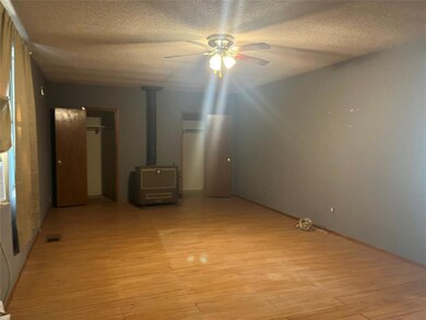 910 W White Tail Dr, Granbury, TX 76049 - photo 4