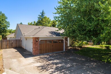 258 Tiffany Ave, Central Point, OR 97502 - photo 3