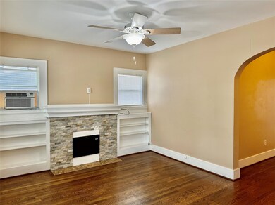 605 W Saulnier St unit 4, Houston, TX 77019 - photo 2