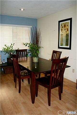 BRIGHT DINING ROOM AREA WITH 4