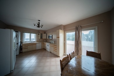 208 Rawson Rd unit 2, Brookline, MA 02445 - photo 2