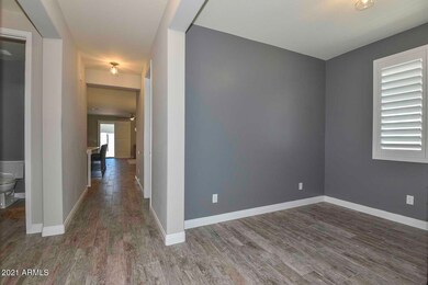 Hallway-Den