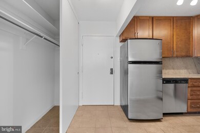 Hunting Creek Club unit 1410, Alexandria, VA 22303 - photo 7