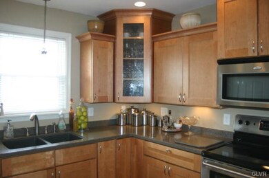 1032 Maple St, Bethlehem, PA 18018 - photo 6