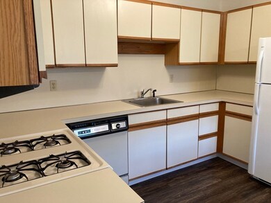 64 Tennis Plaza Rd unit 17, Dracut, MA 01826 - photo 4