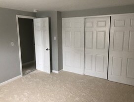 126 Pecos Cir, Carpentersville, IL 60110 - photo 5