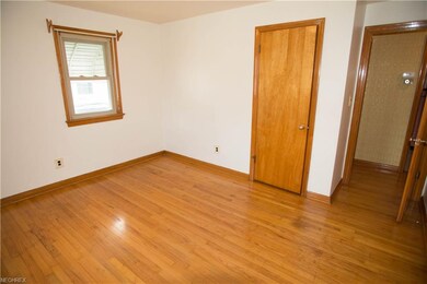 560 Idora Ln, Struthers, OH 44471 - photo 5