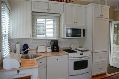 10 Washington Ave unit 4, Provincetown, MA 02657 - photo 7