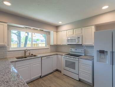 5423 Holly View Dr, Houston, TX 77091 - photo 5