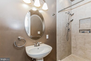 1213 Cypress Tree Place, Herndon, VA 20170 - photo 6