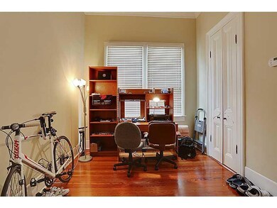Studio/Study/Office.