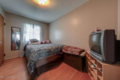 2133 E Market 3
