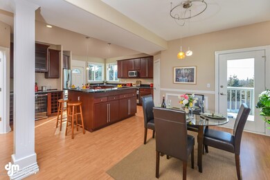 Kitchen & Dining